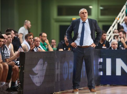 Πεδουλάκης: «Είναι οδυνηρό, μας χτύπησαν στα αδύνατα σημεία – Γι’ αυτό έμεινε στον πάγκο ο Φριντέτ»