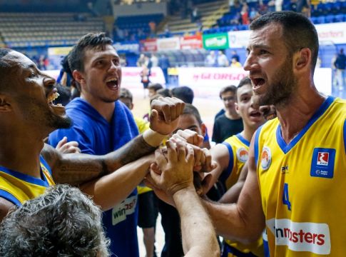 LIVE: Τενερίφη  – Περιστέρι