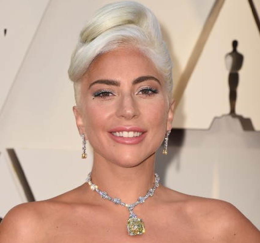 Lady Gaga: Γιατί γεμίζει την μπανιέρα με παγάκια και κάνει καυτά μπάνια; (pics)