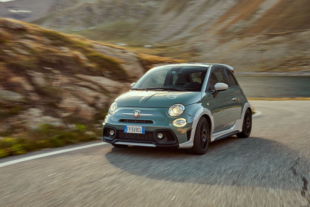 Ειδική έκδοση Abarth 695 70° Anniversario