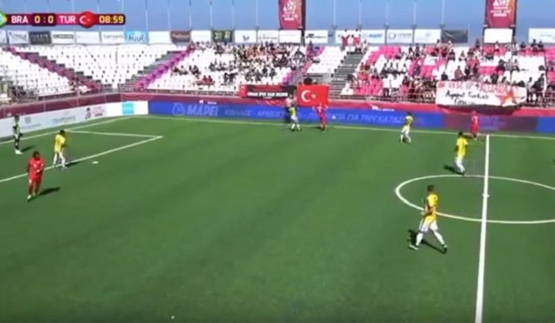 Socca World Cup: Διακοπή στο Τουρκία – Βραζιλία λόγω πανό και συνθημάτων κατά των Τούκρκων (vid)