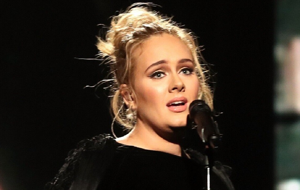Η Adele αδυνάτισε τόσο που δεν την αναγνωρίζεις (pics)