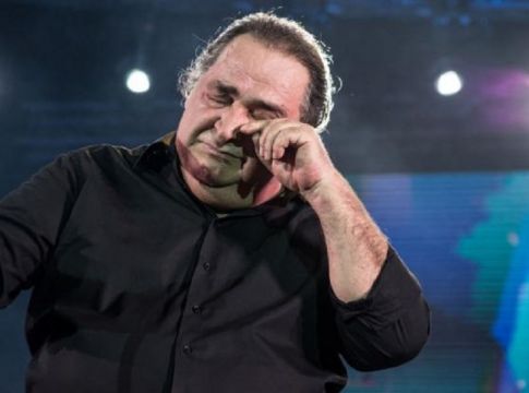 Συγκλονίζει ο Βασίλης Καρράς: Οι απαγωγές, η νύχτα, η γυναίκα του και η θρησκεία