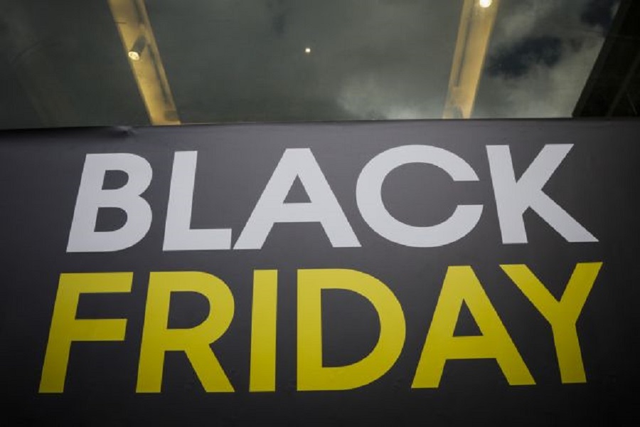 Εκπτώσεις : Πλησιάζουν «Black Friday» και «Cyber Monday»