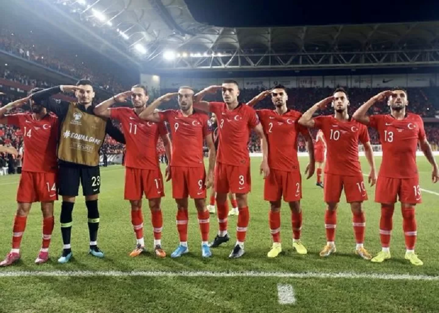 Ενδεχόμενο τιμωρίας της Τουρκίας από την UEFA για τον στρατιωτικό χαιρετισμό