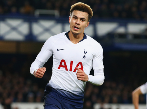 Ο διαιτητής στη σέντρα, οι οθόνες no goal