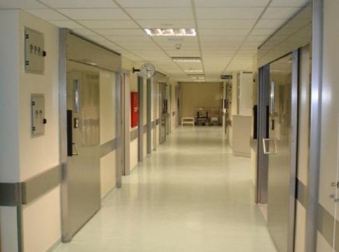 Κώστας Βουτσάς: Στο νοσοκομείο ο δημοφιλής ηθοποιός (pics+vid)