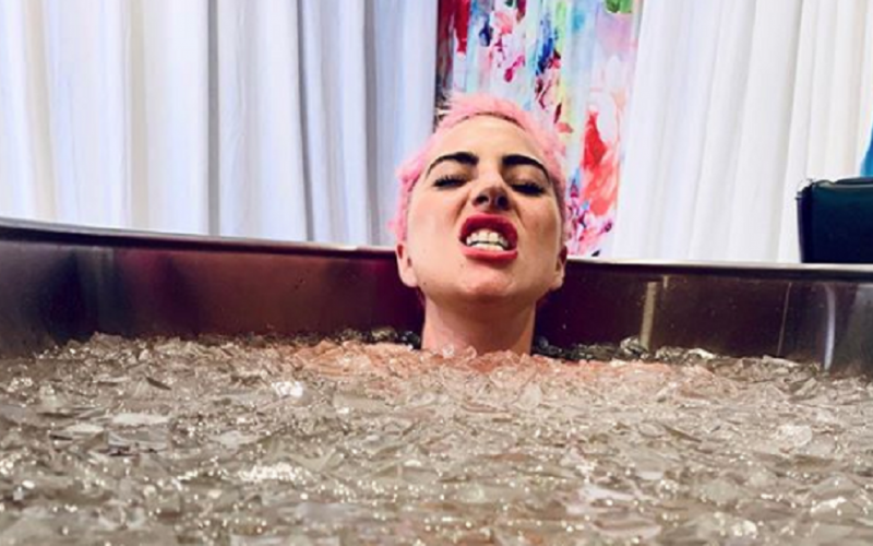 Lady Gaga : Η μπανιέρα όλο πάγο και η ακτινογραφία