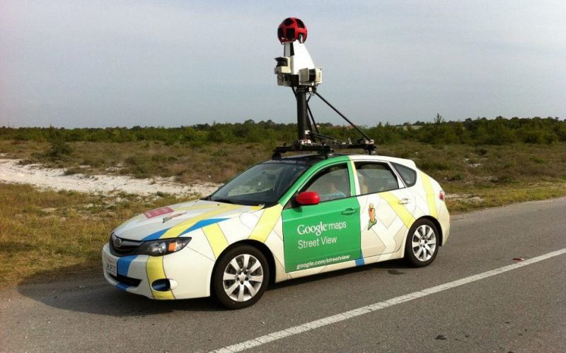 Το αυτοκίνητο του Google Maps τους «έπιασε» γυμνούς στο δάσος