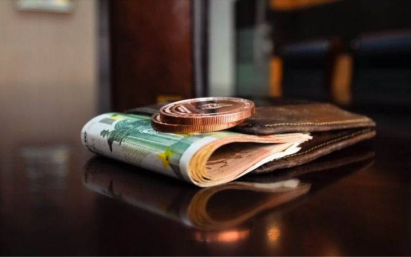Κατασχέσεις : Στο «στόχαστρο» της εφορίας χιλιάδες φορολογούμενοι