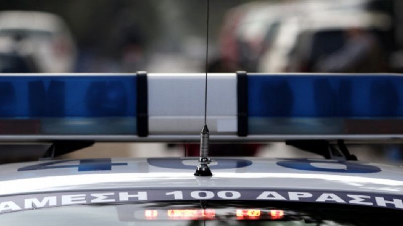 Ταξί καρφώθηκε στις μπάρες για να αποφύγει σκύλο (εικόνα)
