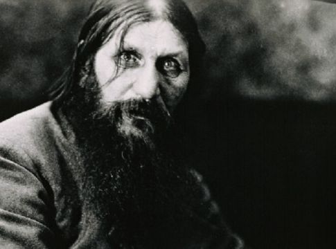 Πώς σκότωσαν τον Ρασπούτιν: Η ιστορία της δολοφονίας του πανούργου καλόγερου