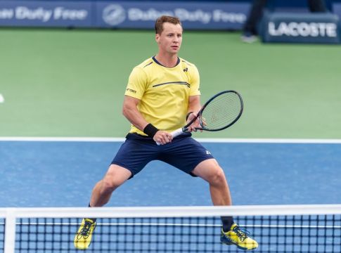 Swiss Indoors: Ο Μπεράνκις στον δρόμο του Τσιτσιπά