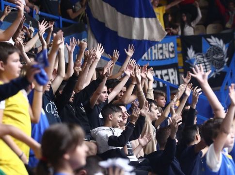 Περιστέρι: Το «ευχαριστώ» στον κόσμο του (vid)