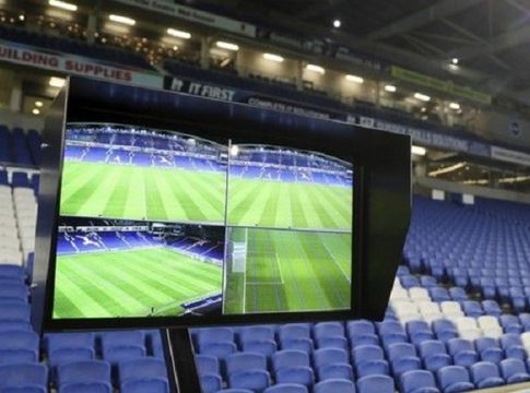 VAR: Στην Ολλανδία θα βλέπουν και οι φίλαθλοι τις φάσεις που εξετάζονται