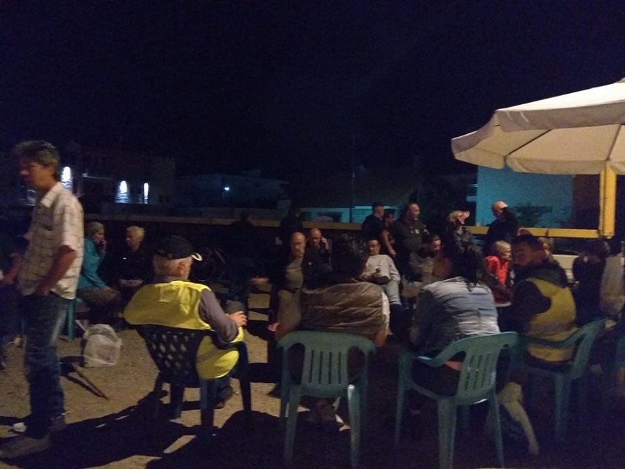 Νύχτα έντασης στα Βρασνά – Μπλόκο κατοίκων σε λεωφορεία με πρόσφυγες