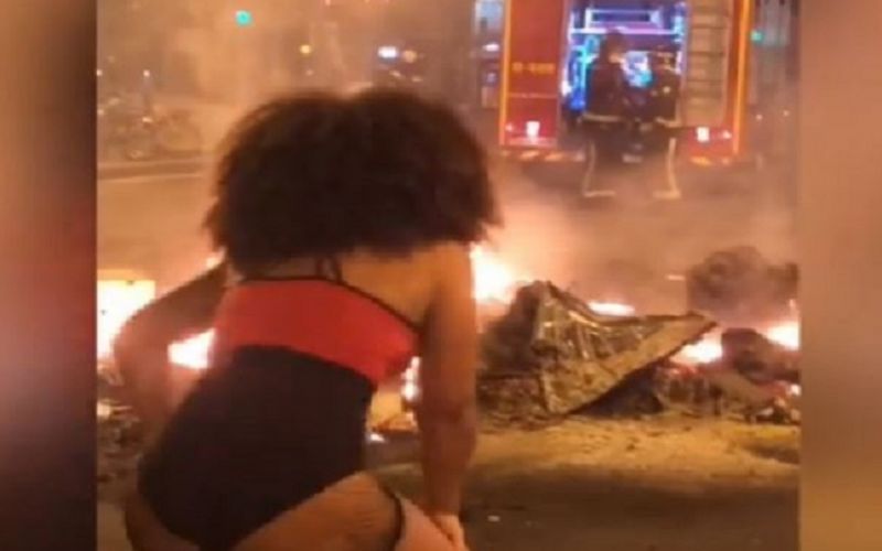 Βαρκελώνη : Διαδηλώτρια χόρευε twerking για να… διαμαρτυρηθεί (vid)