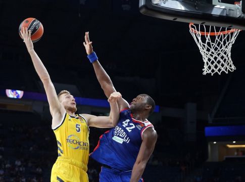 Αναντολού Εφές-Άλμπα Βερολίνου 106-105 (pics)