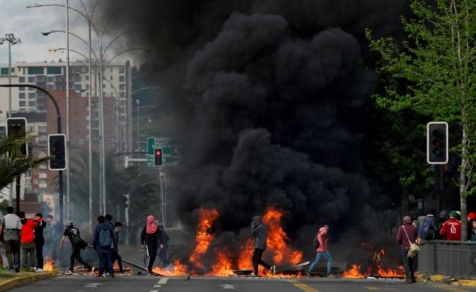 Χιλή: Πεδίο μάχης οι δρόμοι – Κάηκαν 5 άνθρωποι μέσα σε εργοστάσιο