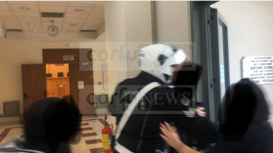 Κέρκυρα: Φυγαδεύτηκε ιερέας που κατηγορείται για ασέλγεια – «Παιδεραστή, κτήνος» | to10.gr Κέρκυρα: Φυγαδεύτηκε ιερέας που κατηγορείται για ασέλγεια – «Παιδεραστή, κτήνος» | to10.gr