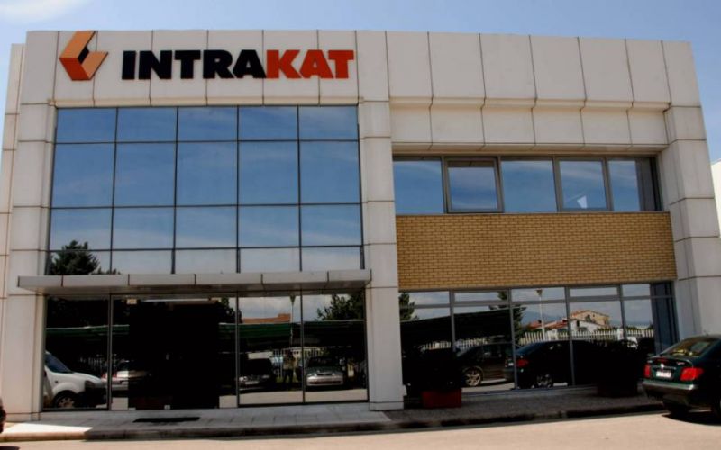 Προσπαθεί να το «μαζέψει» η ΙΝΤΡΑΚΑΤ