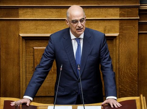 Αντιπαράθεση Δένδια-Κότζια για το δημοσίευμα των «8» αξιωματικών