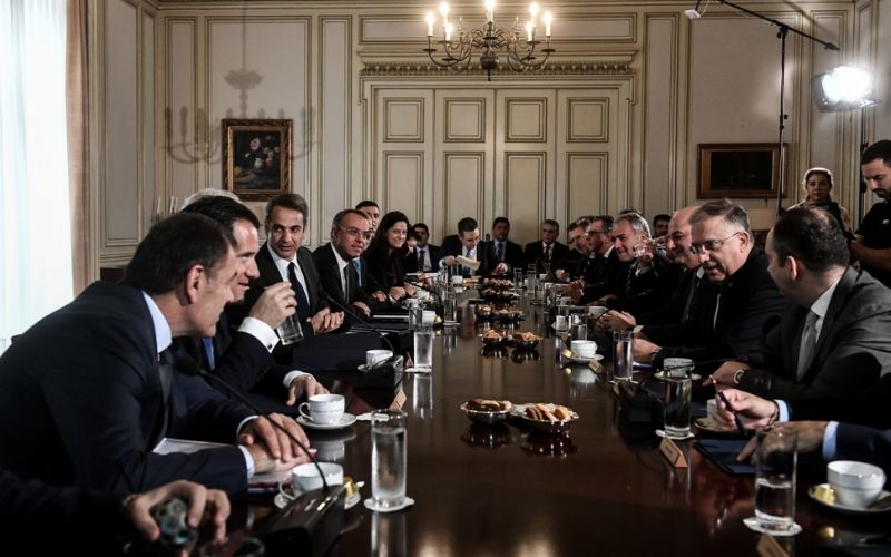 Προωθεί ελαφρύνσεις για τα νοικοκυριά η Κυβέρνηση