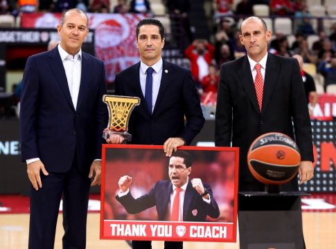 Βραβεύτηκε και αποθεώθηκε ο Σφαιρόπουλος (vid)