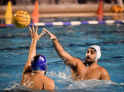 Οπαδοί του Παναθηναϊκού προσπάθησαν να πετάξουν στην πισίνα διαιτητή