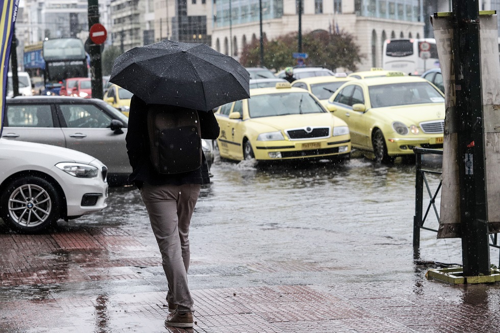 Χαμός στην Αττική: Πολλά προβλήματα από την κακοκαιρία