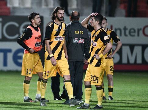 ΑΕΚ: Αγριο κράξιμο στους παίκτες (vid)