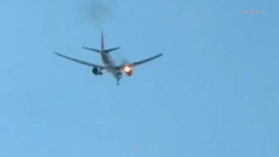 Αεροσκάφος υποχρεώθηκε σε αναγκαστική προσγείωση λόγω φωτιάς (vid)