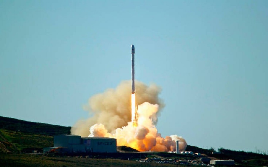 Η Space X εκτόξευσε 60 μικροδορυφόρους για φθηνό ίντερνετ – Γιατί ανησυχούν οι αστρονόμοι