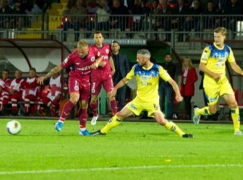 Ανεβαίνει στην 2η θέση με 1.86