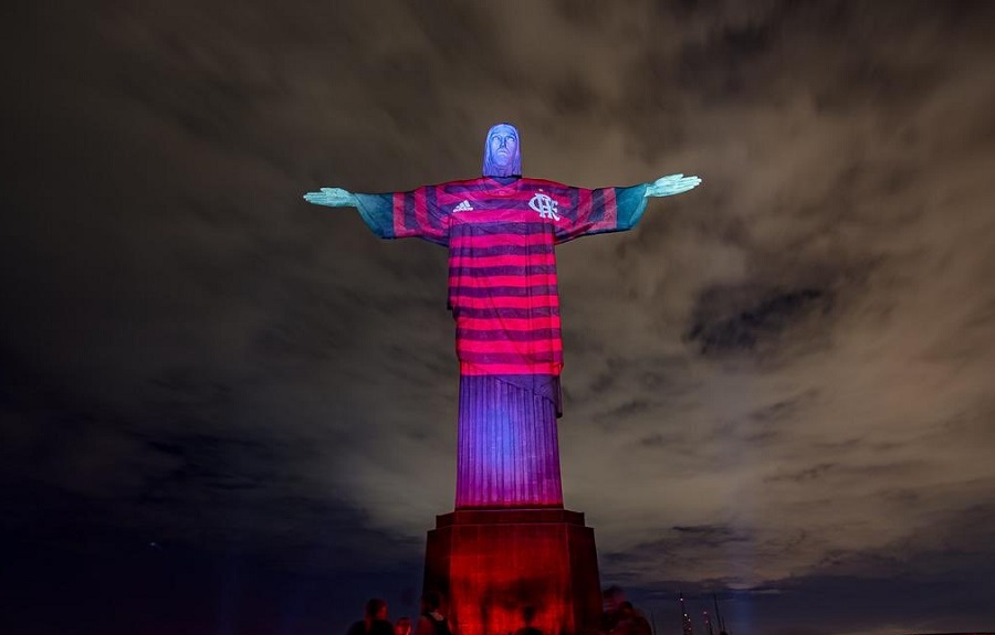 Έγινε… Φλαμένγκο το άγαλμα του Ιησού στο Ρίο Ντε Τζανέιρο (pics)
