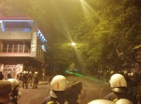 Διαρκής Ενημέρωση: Κλεφτοπόλεμος στα Εξάρχεια – Επεισόδια σε Θεσσαλονίκη και Πάτρα