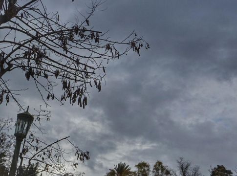 Καιρός: Τοπικές νεφώσεις και πτώση θερμοκρασίας