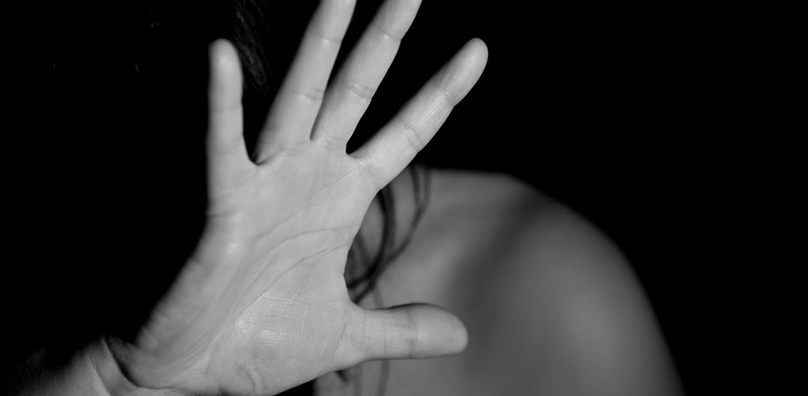 Τα πάνω κάτω στην υπόθεση βιασμού της 19χρονης στη Σαλαμίνα