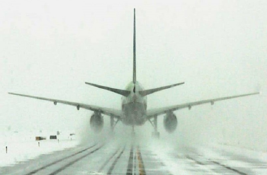Προσγείωση-θρίλερ σε αεροδρόμιο: Ούρλιαζαν οι επιβάτες! (vid)