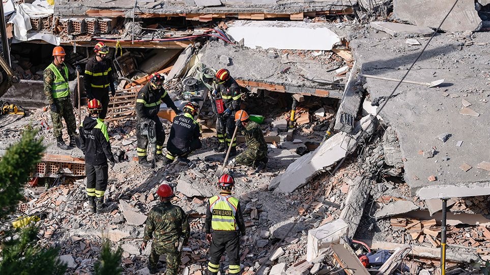 Σεισμός : Συνεχίζουν να αναζητούν αγνοούμενους στην Αλβανία