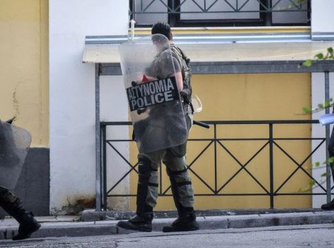 Αλληλέγγυοι στην Ευελπίδων για τους συλληφθέντες από τα χτεσινά επεισόδια