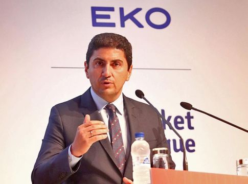 Λευτέρης Αυγενάκης: «Συγχαρητήρια στους κουρσάρους της πισίνας»