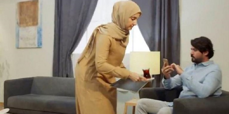Σάλος με σεξιστικό σποτ που παρουσιάζει τη γυναίκα ως υπηρέτρια στην Τουρκία