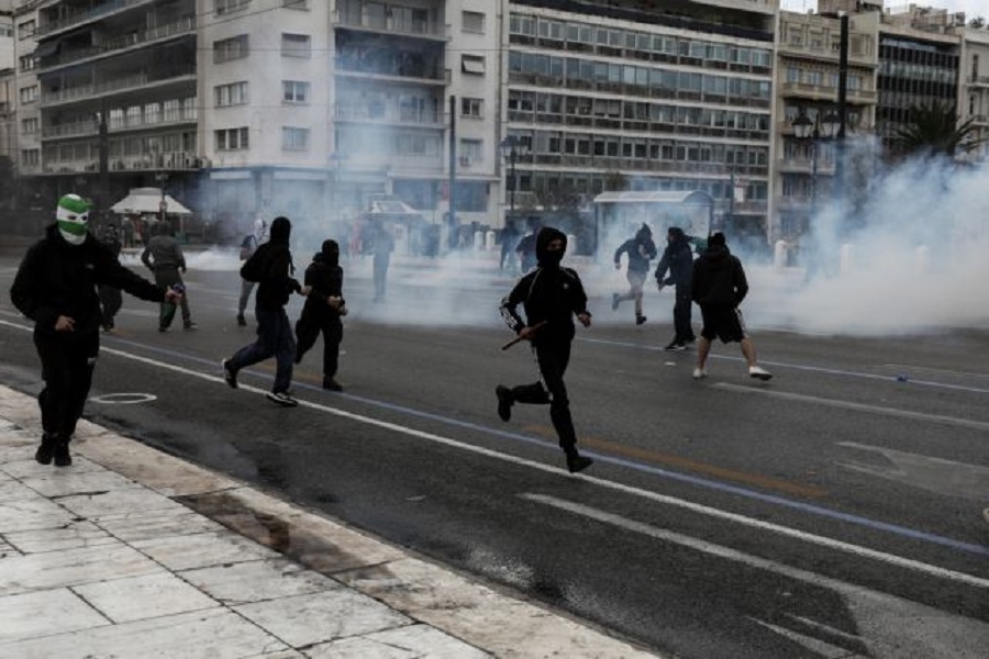 «Πονοκέφαλος» στην ΕΛ.ΑΣ. από τις επιθέσεις αντιεξουσιαστών