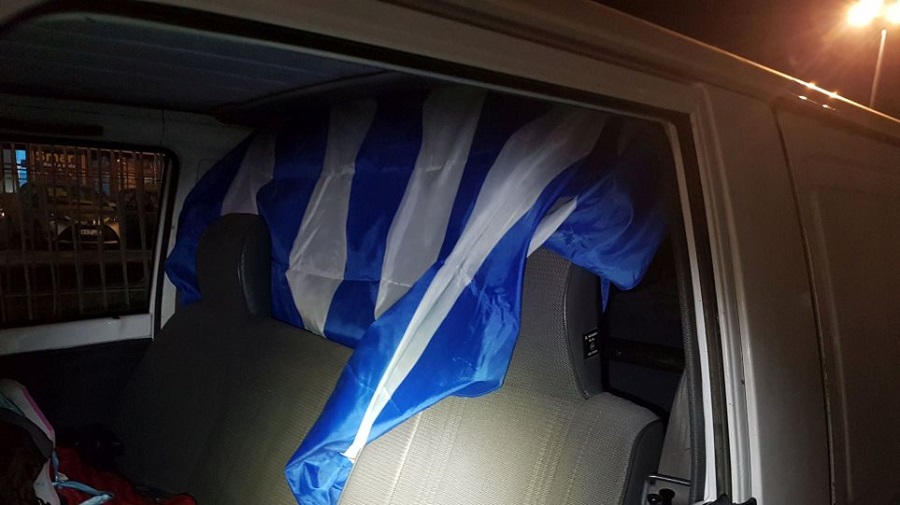 Έλληνας διακινητής στην Χίο έκρυβε μετανάστες στο όχημά του