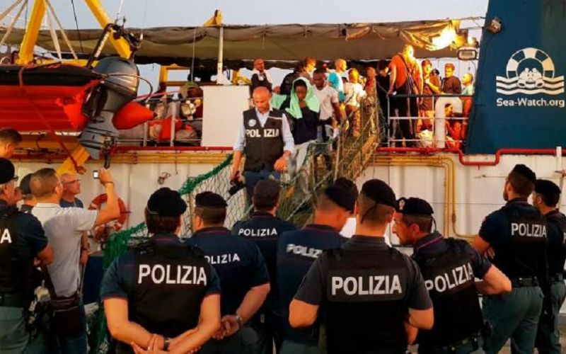Τραγωδία στη Λαμπεντούζα: Νεκροί 7 πρόσφυγες μετά από ναυάγιο πλοίου