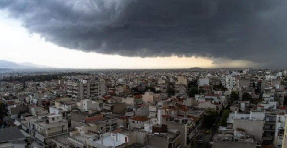 Μαύρο σύννεφο κάλυψε όλη την Αττική – Εντυπωσιακές εικόνες (pics)