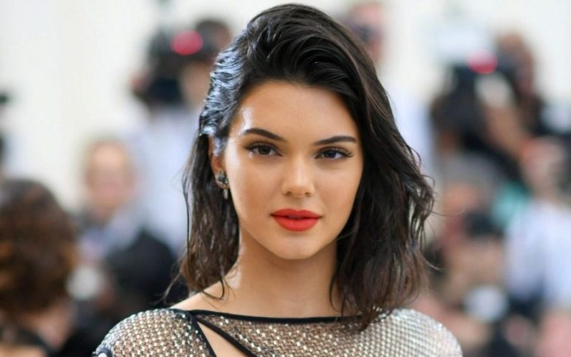 Η Kendall Jenner έκλεισε τα 24 ‑ Της ευχήθηκαν με μια ολόγuμνη φωτογραφία της