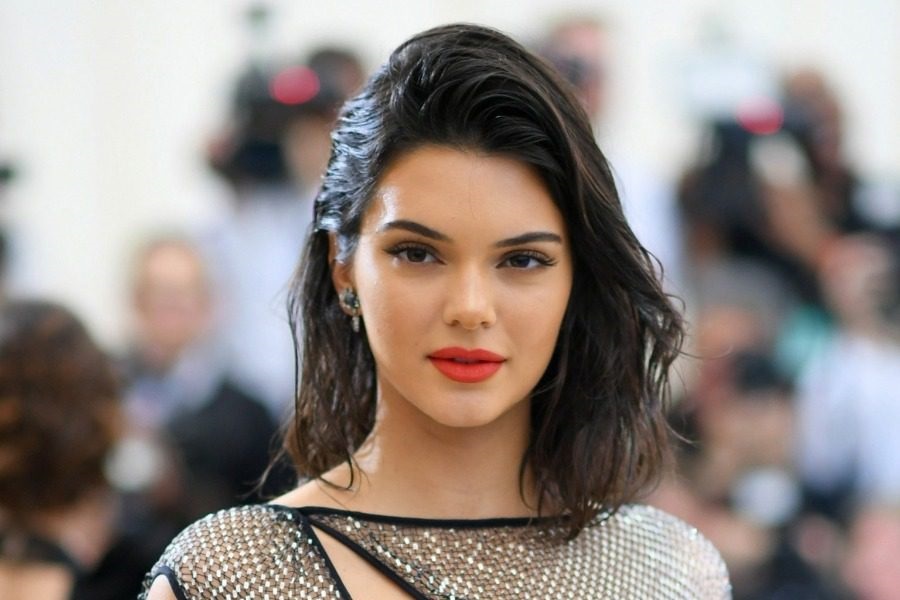 Η Kendall Jenner έκλεισε τα 24 ‑ Της ευχήθηκαν με μια ολόγuμνη φωτογραφία της