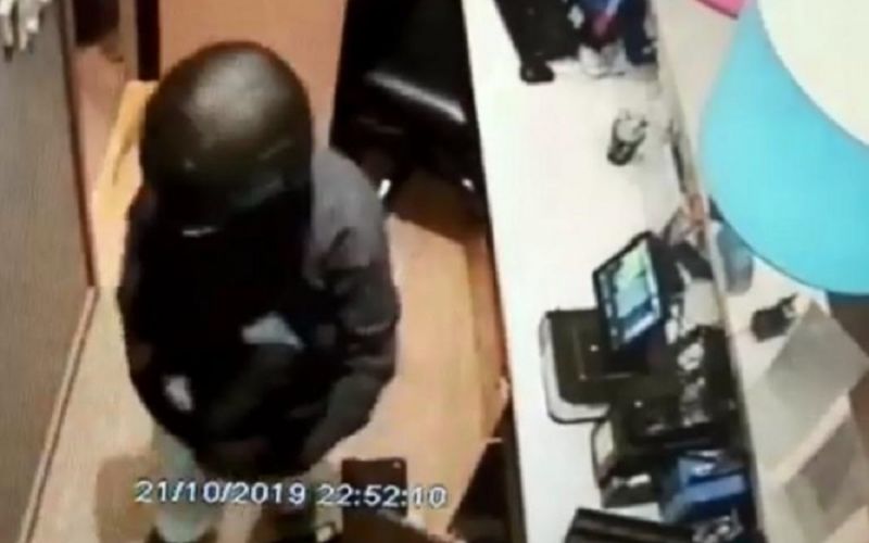 Δύο νέα βίντεο από την ληστεία της «Επαναστατικής Αυτοάμυνας» στον Χολαργό